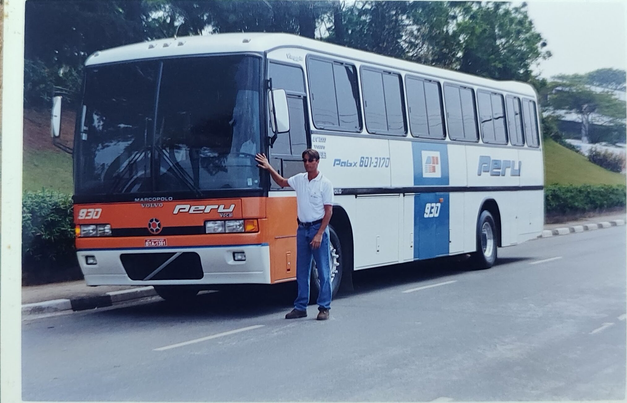 PeruTur, uma sucessão familiar. O Tuca, filho do seu Peru, assumiu a empresa em meados da década de 90, conhecedor do ramo do transporte, aprendeu brincando desde sua infância sobre os ônibus para no futuro assumir a empresa e expandir por todo o estado de São Paulo e Minas Gerais